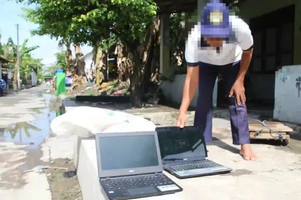 kebiasaan yang merusak laptop